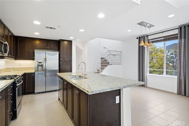 555 Rockefeller, Irvine, CA 92612