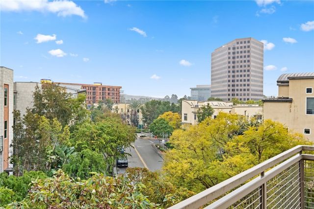 555 Rockefeller, Irvine, CA 92612