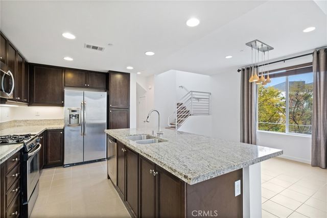 555 Rockefeller, Irvine, CA 92612