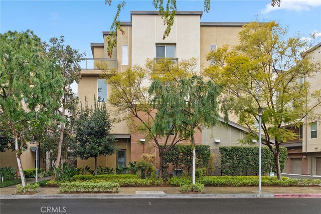555 Rockefeller, Irvine, CA 92612