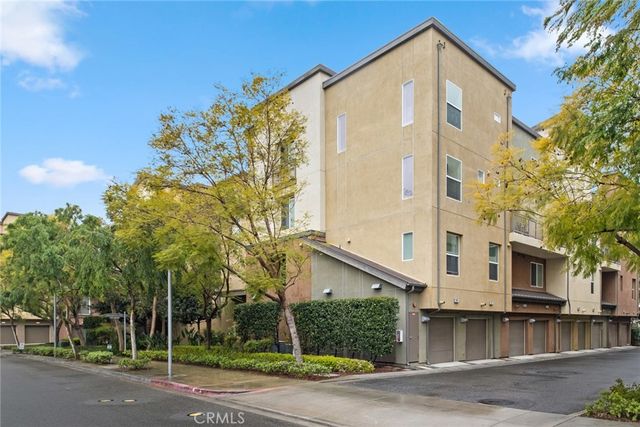 555 Rockefeller, Irvine, CA 92612