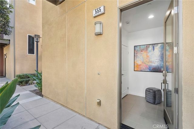 555 Rockefeller, Irvine, CA 92612