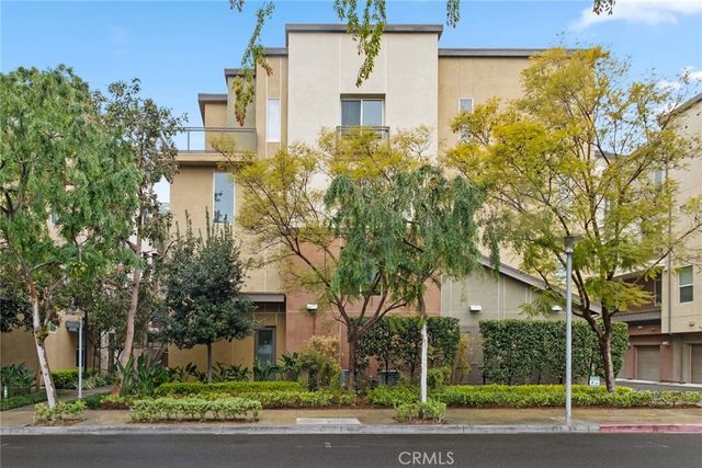 555 Rockefeller, Irvine, CA 92612