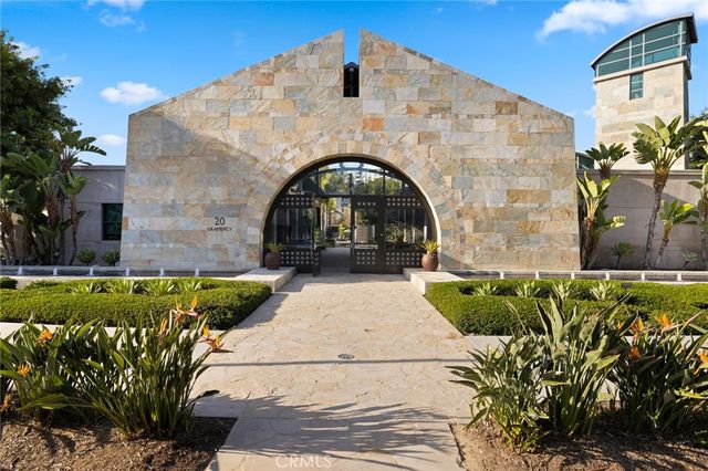 555 Rockefeller, Irvine, CA 92612