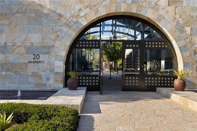 555 Rockefeller, Irvine, CA 92612