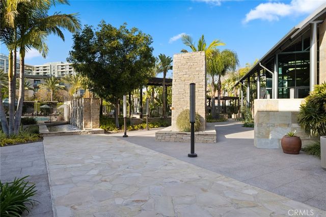 555 Rockefeller, Irvine, CA 92612