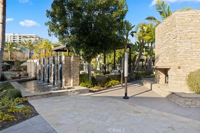 555 Rockefeller, Irvine, CA 92612