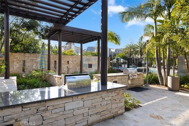 555 Rockefeller, Irvine, CA 92612