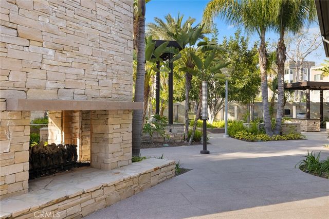 555 Rockefeller, Irvine, CA 92612