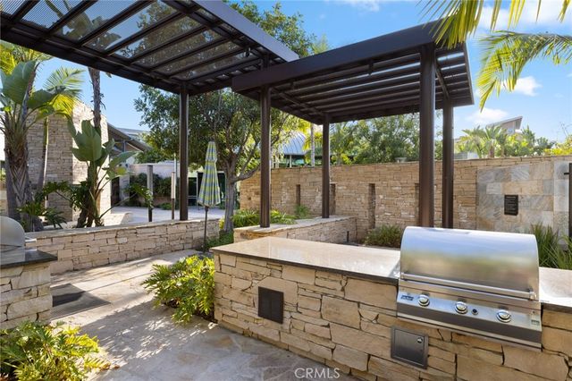 555 Rockefeller, Irvine, CA 92612