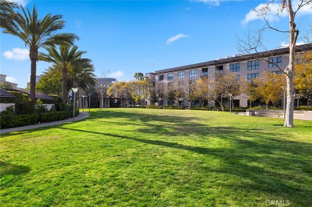 555 Rockefeller, Irvine, CA 92612