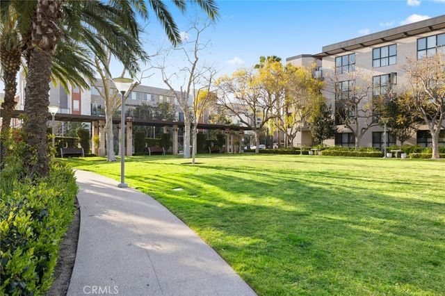555 Rockefeller, Irvine, CA 92612