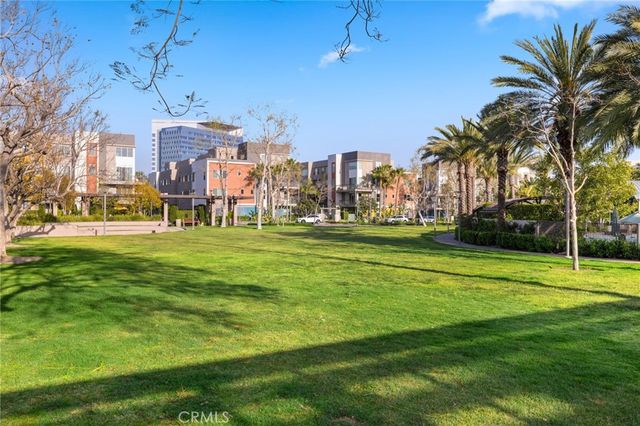 555 Rockefeller, Irvine, CA 92612