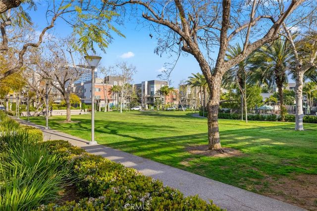 555 Rockefeller, Irvine, CA 92612