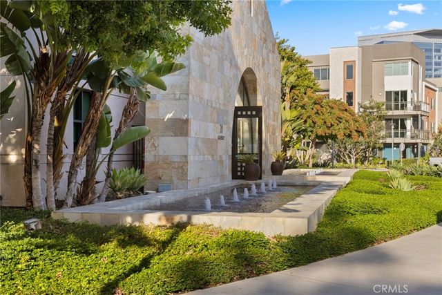 555 Rockefeller, Irvine, CA 92612