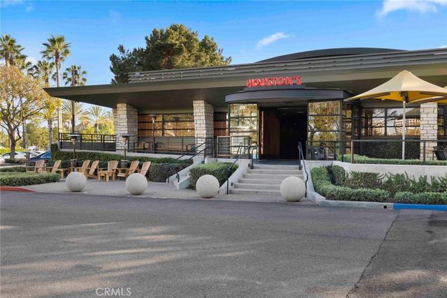 555 Rockefeller, Irvine, CA 92612