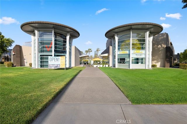 555 Rockefeller, Irvine, CA 92612