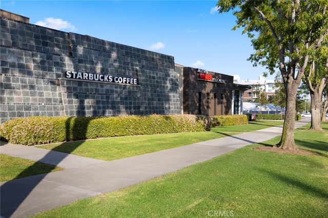 555 Rockefeller, Irvine, CA 92612