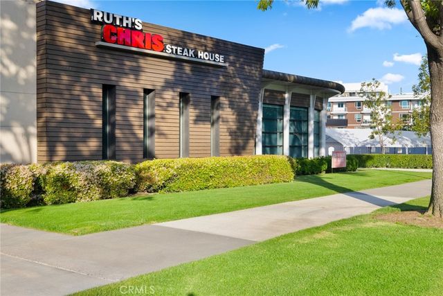 555 Rockefeller, Irvine, CA 92612