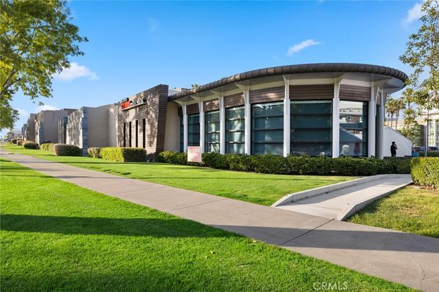 555 Rockefeller, Irvine, CA 92612
