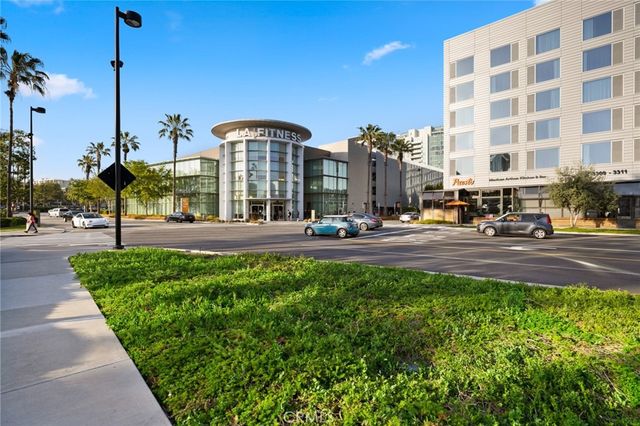 555 Rockefeller, Irvine, CA 92612