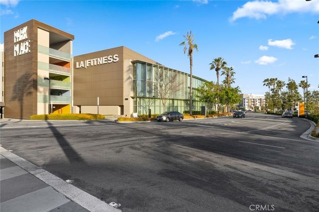 555 Rockefeller, Irvine, CA 92612