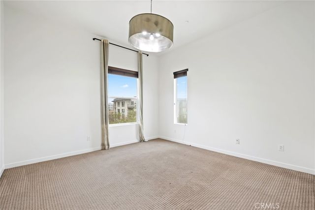 555 Rockefeller, Irvine, CA 92612