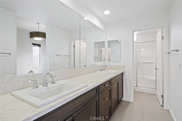 555 Rockefeller, Irvine, CA 92612