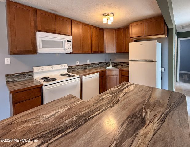 880 EMERALD Drive, Mount Dora, FL 32757