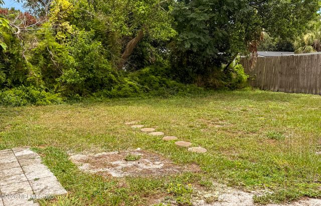 880 EMERALD Drive, Mount Dora, FL 32757