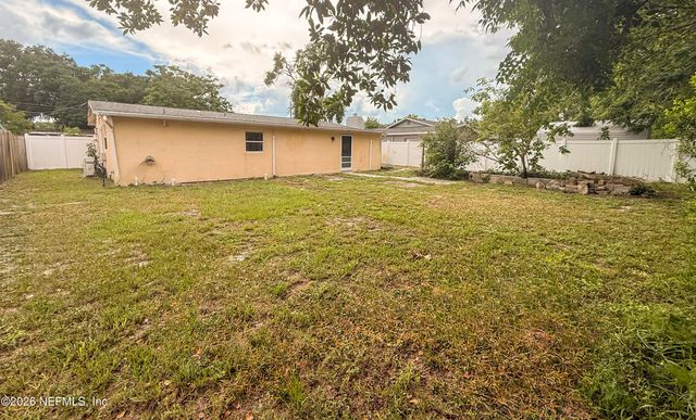 880 EMERALD Drive, Mount Dora, FL 32757