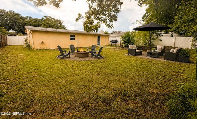 880 EMERALD Drive, Mount Dora, FL 32757