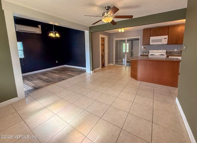 880 EMERALD Drive, Mount Dora, FL 32757