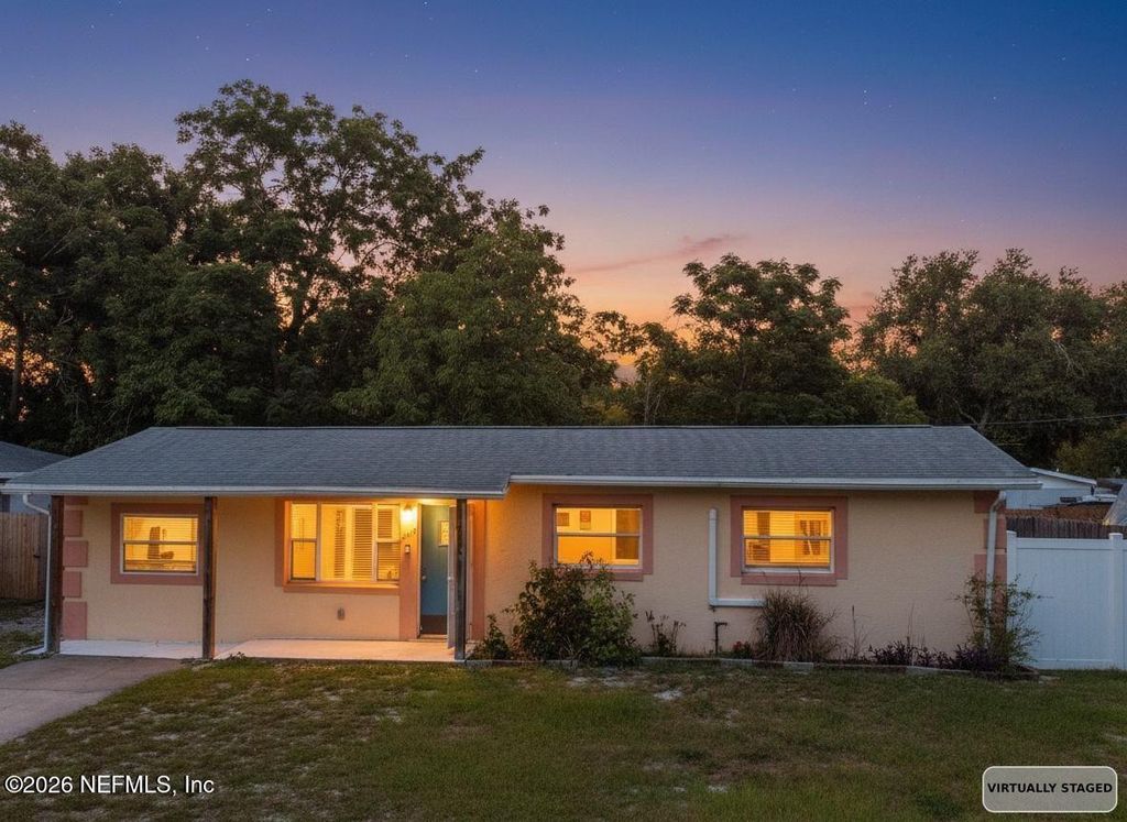 880 EMERALD Drive, Mount Dora, FL 32757