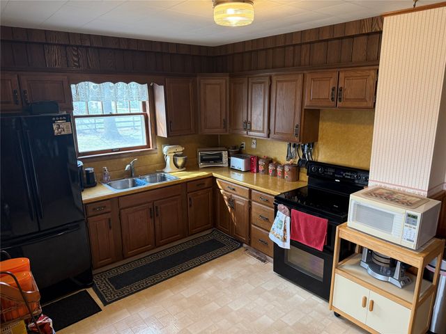 1706 W Summit Street, Winterset, IA 50273