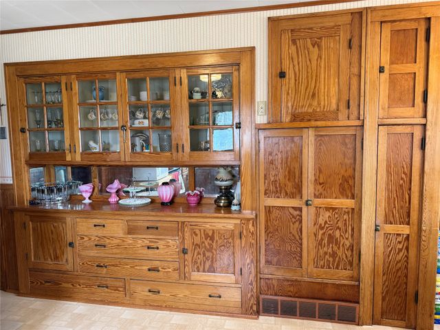1706 W Summit Street, Winterset, IA 50273