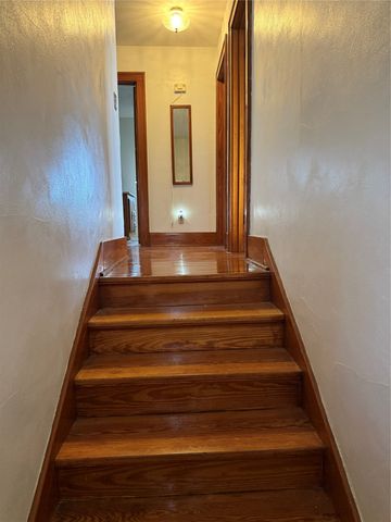 1706 W Summit Street, Winterset, IA 50273