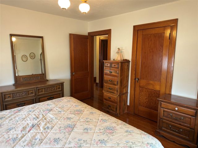 1706 W Summit Street, Winterset, IA 50273