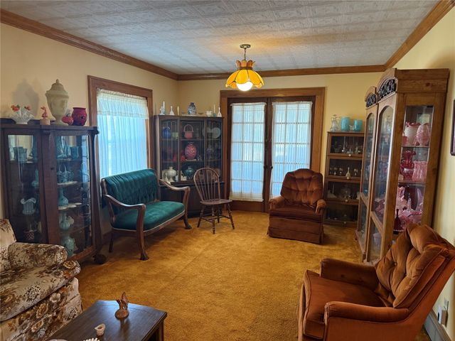 1706 W Summit Street, Winterset, IA 50273