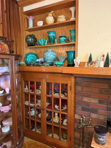 1706 W Summit Street, Winterset, IA 50273