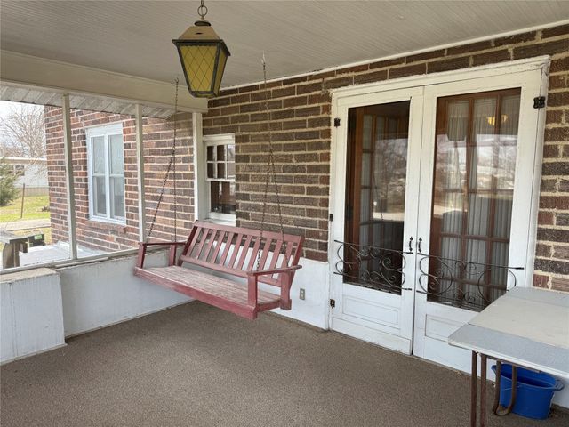 1706 W Summit Street, Winterset, IA 50273