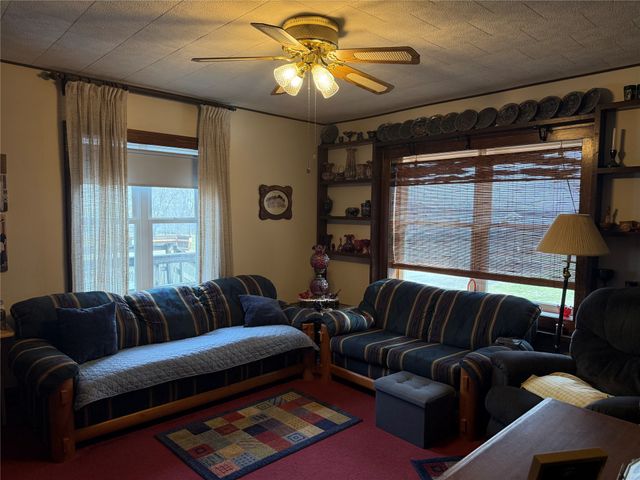 1706 W Summit Street, Winterset, IA 50273
