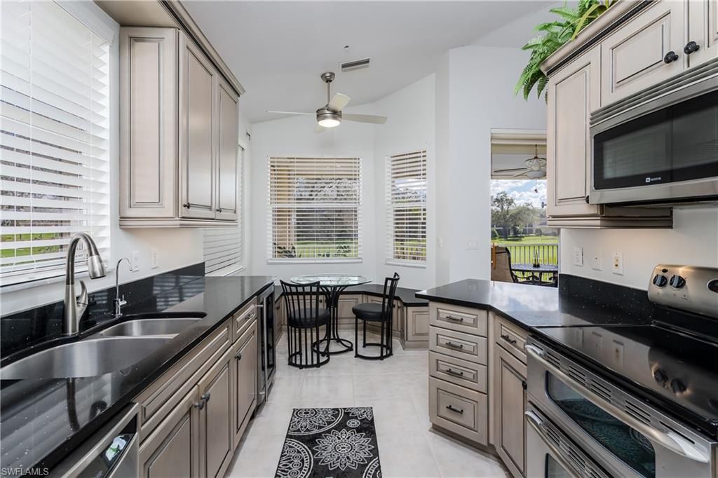 640 Lalique CIR 405, NAPLES, FL 34119 — exterior