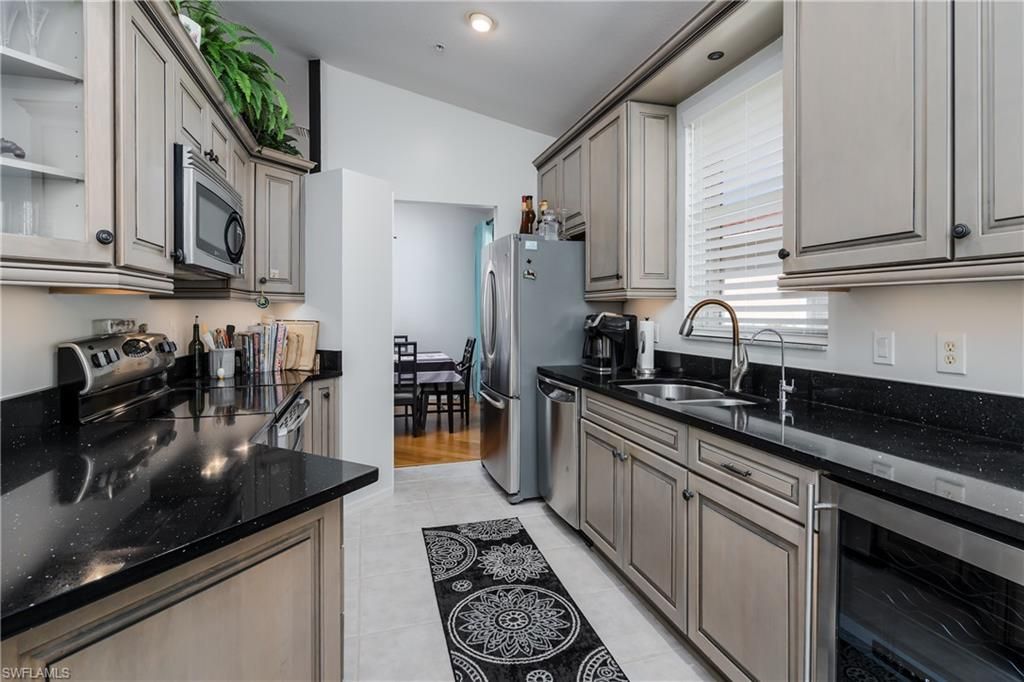 640 Lalique CIR 405, NAPLES, FL 34119 — photo 2