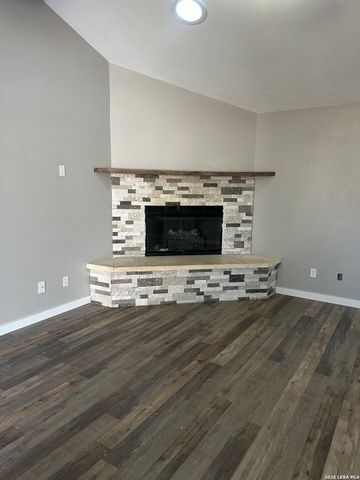 2021 Lime Creek, Kerrville, TX 78028