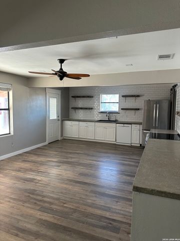 2021 Lime Creek, Kerrville, TX 78028