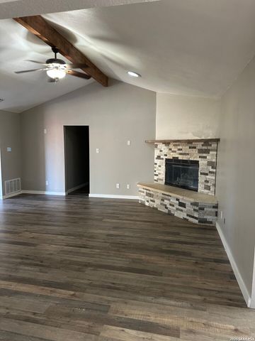 2021 Lime Creek, Kerrville, TX 78028