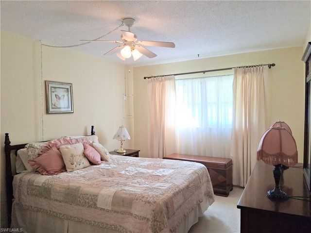 2 Tangelo CT, Lehigh Acres, FL 33936