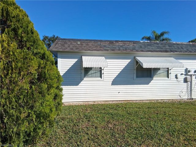 2 Tangelo CT, Lehigh Acres, FL 33936