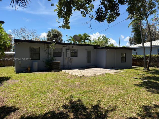 1325 NW 11th Ct, Fort Lauderdale, FL 33311